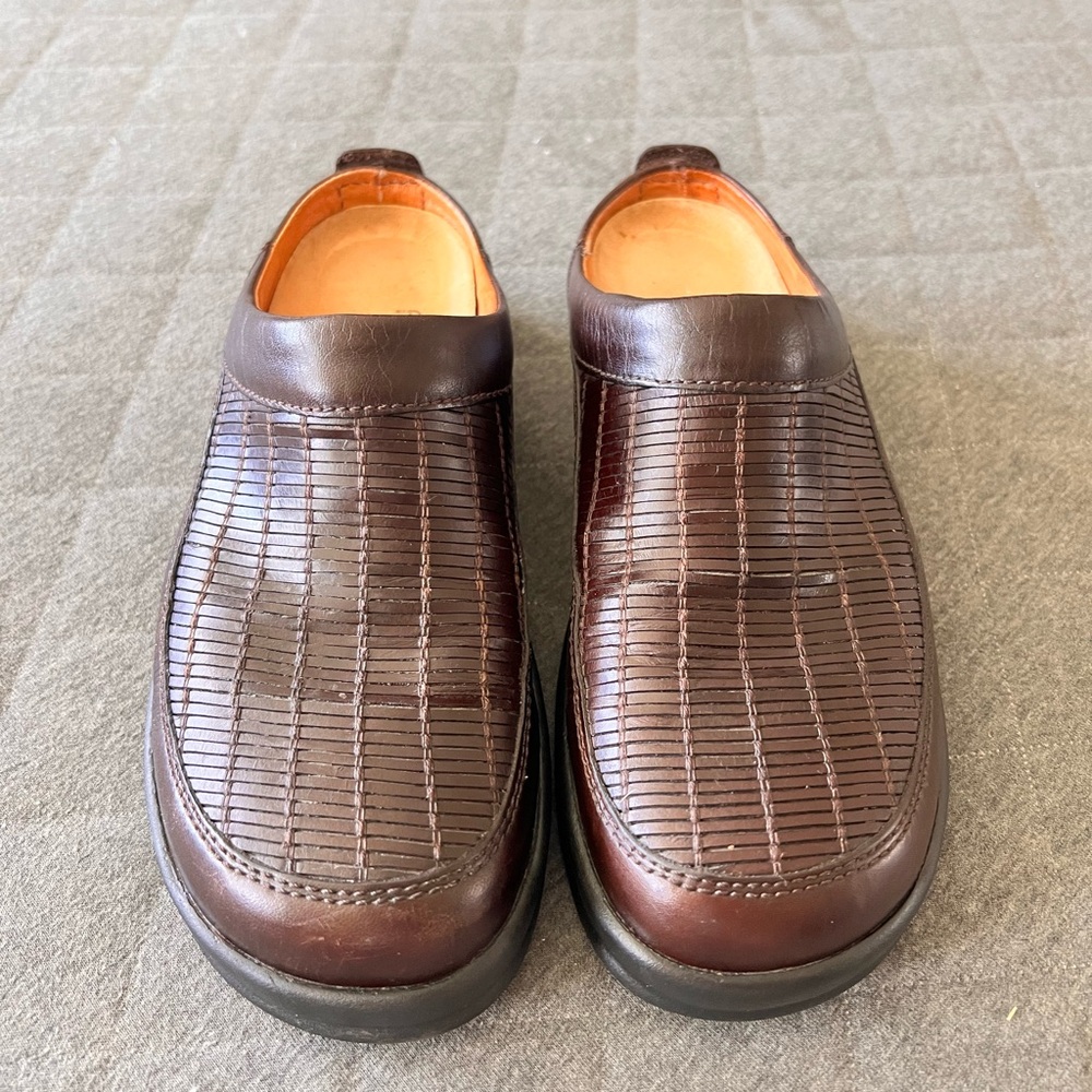 FOOTPRINTS by Birkenstock Sz 40 Woven Brown Leather Comfort Clogs
